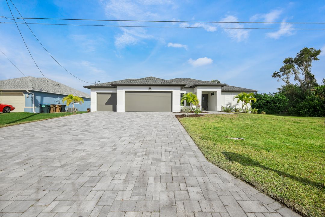 2825 SW 3rd St, Cape Coral, FL 33991