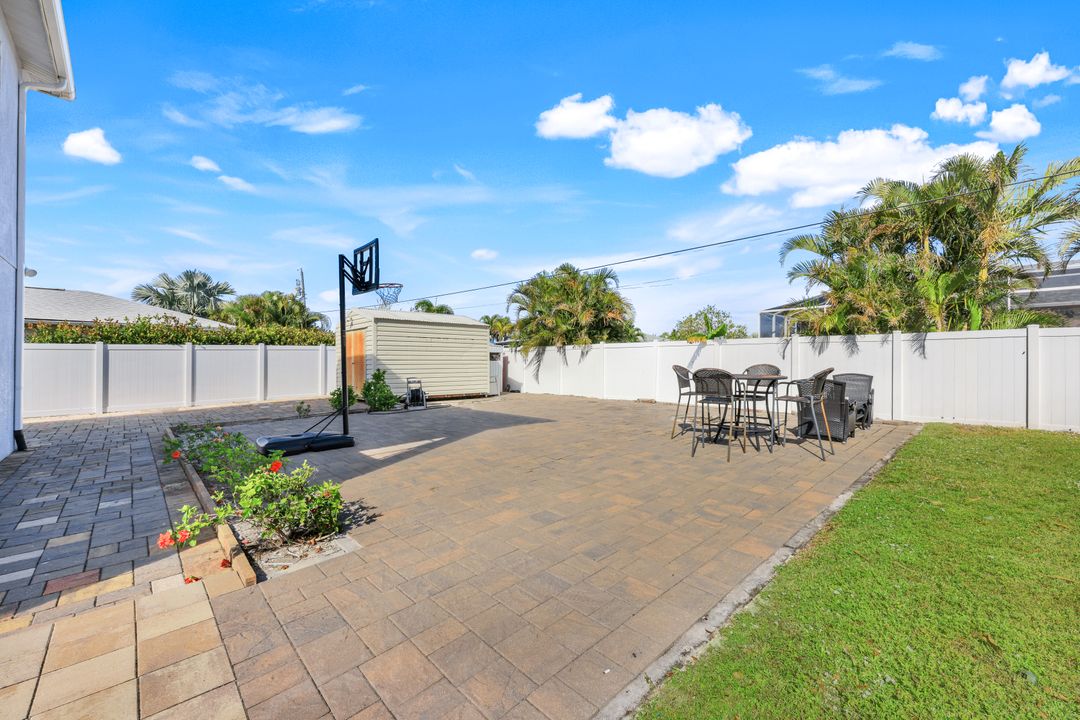 25 SW 19th Ln, Cape Coral, FL 33991