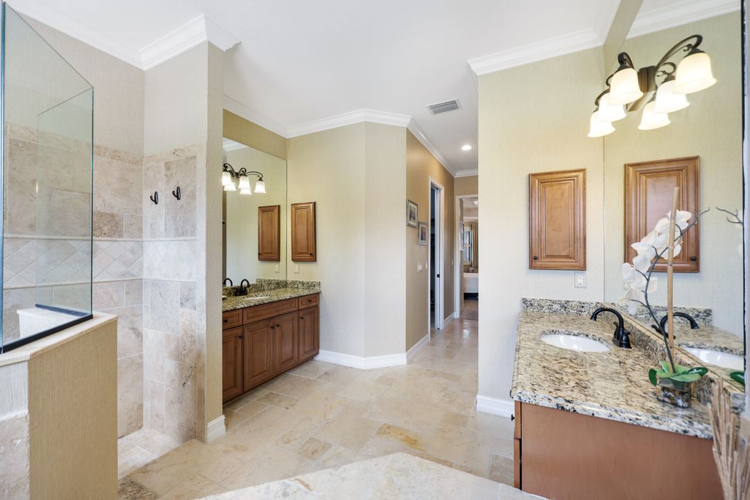 9856 Corso Bello Dr, Naples, FL 34113