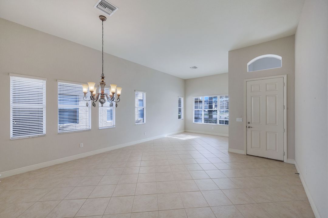 1747 Sarazen Pl, Naples, FL 34120