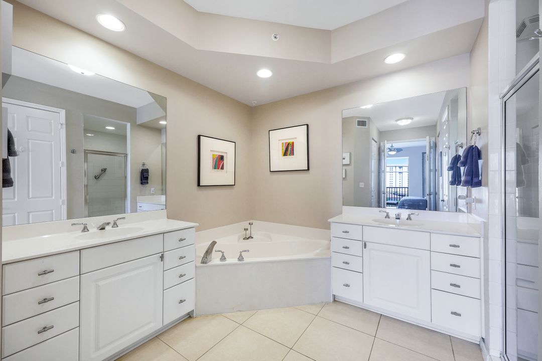 400 Flagship Dr #902, Naples, FL 34108