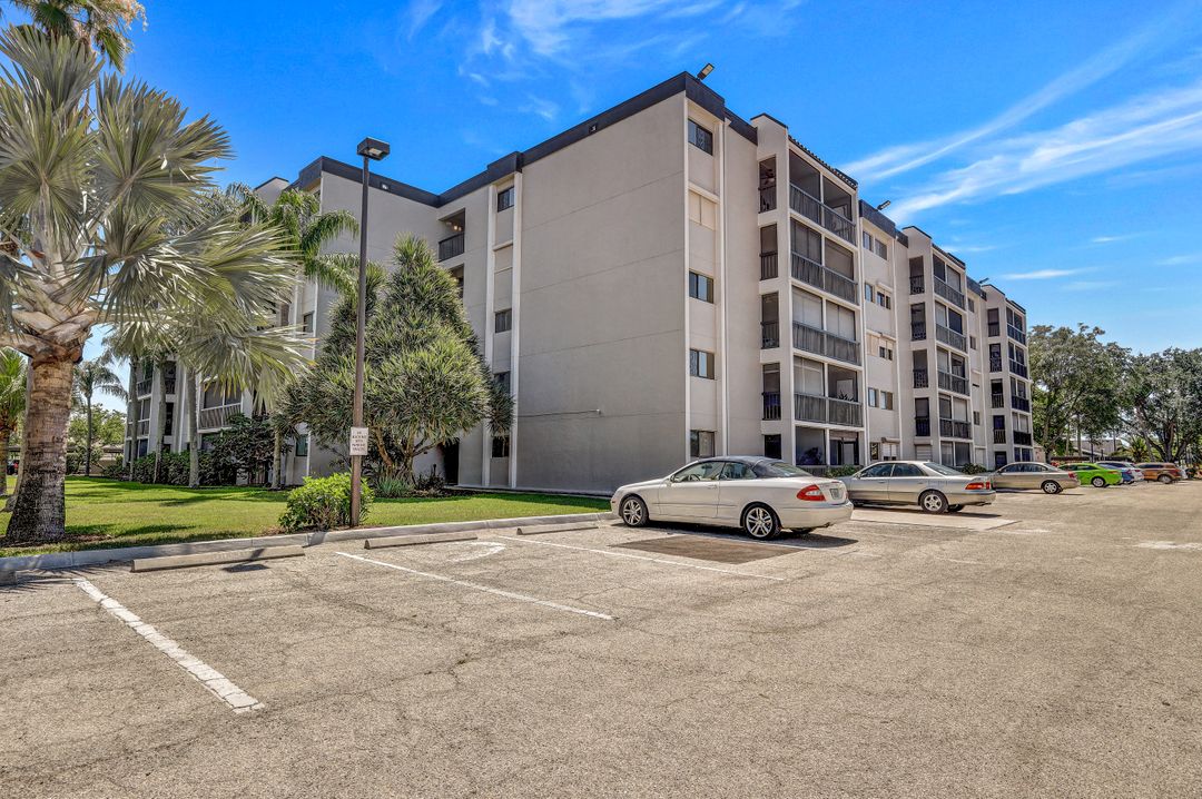 2121 Collier Ave #215, Fort Myers, FL 33901