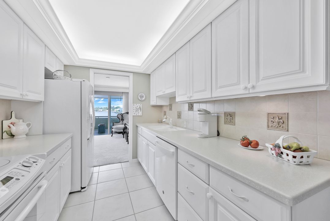 3430 Gulf Shore Blvd N #2B, Naples, FL 34103