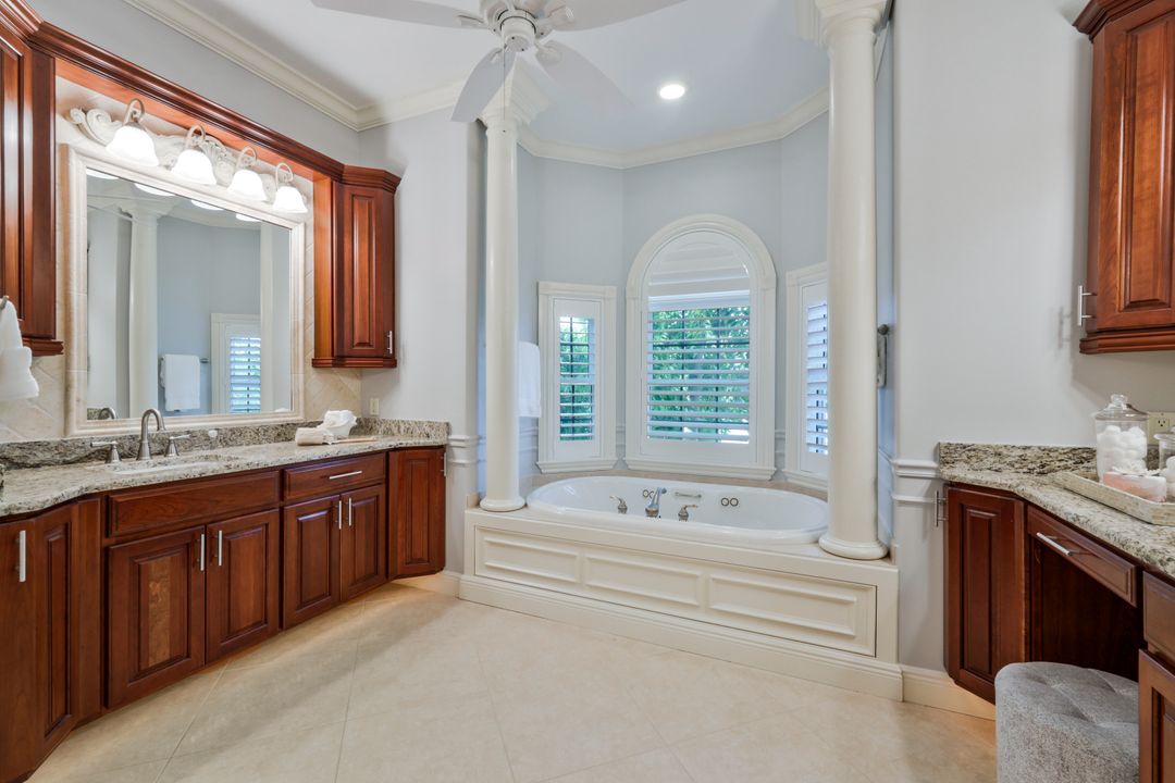 1835 Kingfish Rd, Naples, FL 34102