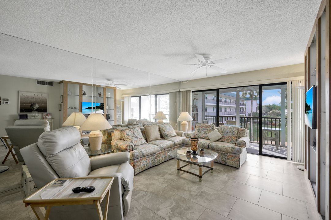 1747 Pebble Beach Dr #207, Fort Myers, FL 33907