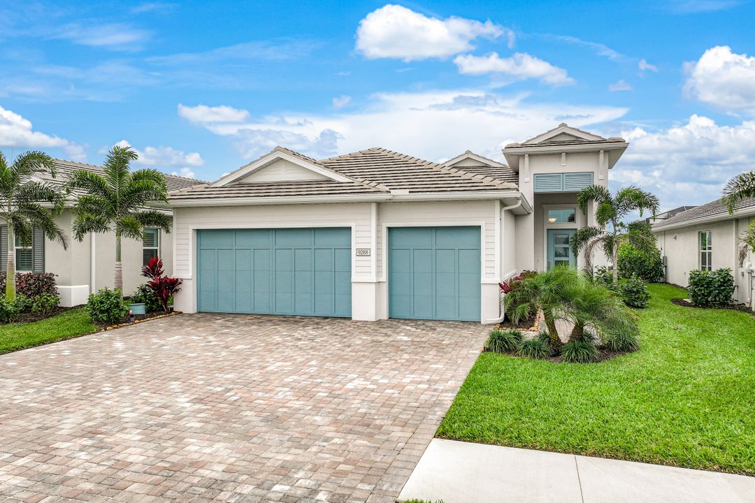 9288 Cayman Dr, Naples, FL 34114