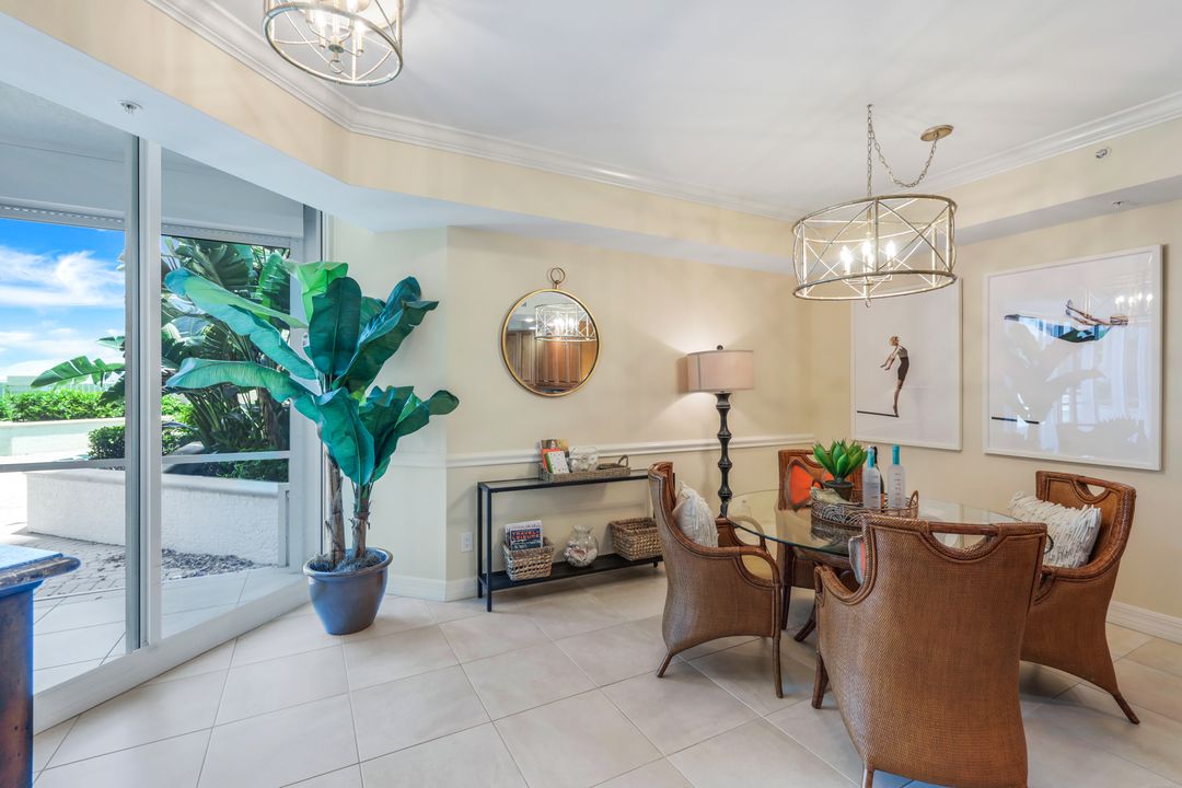 295 Grande Way #105, Naples, FL 34110