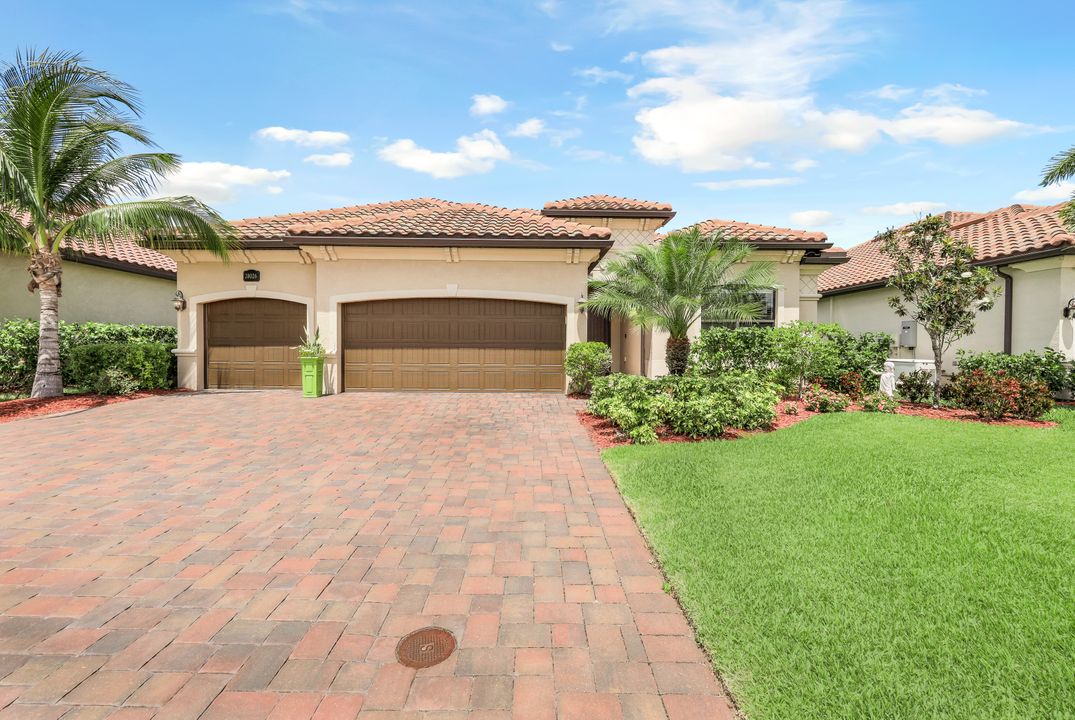 28026 Wicklow Ct, Bonita Springs, FL 34135