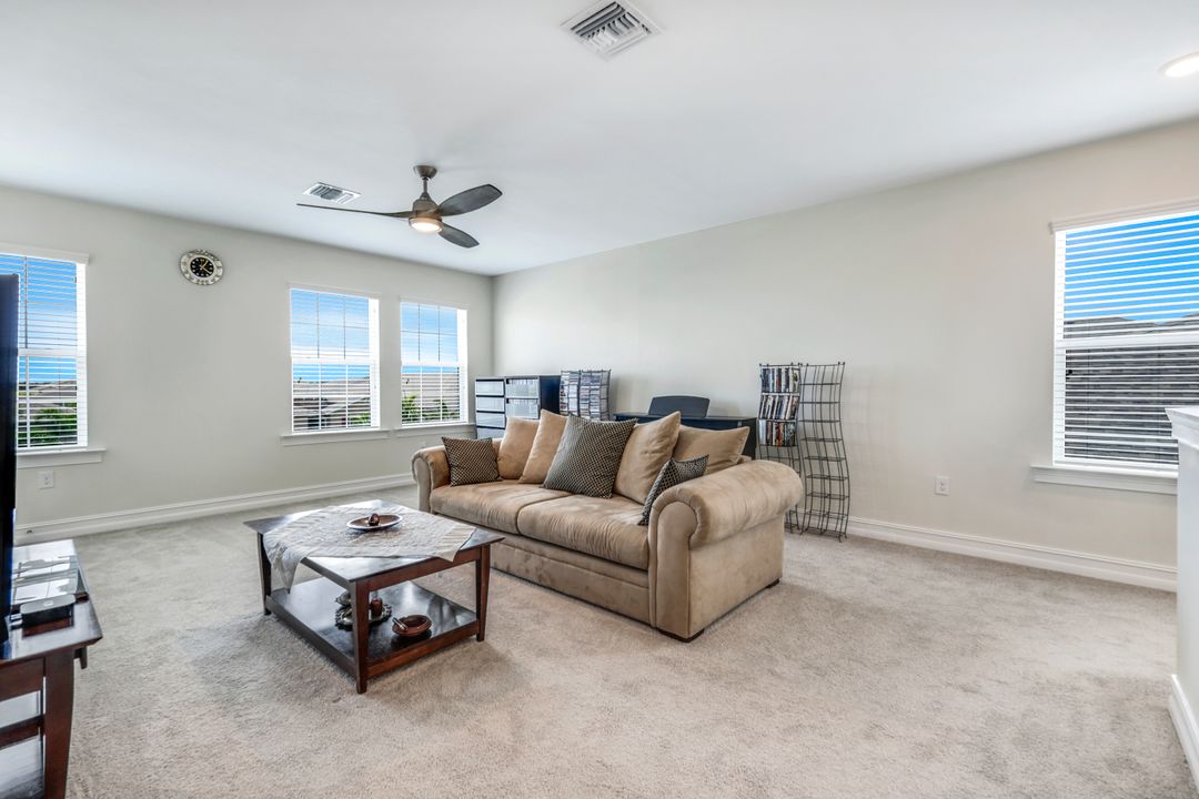 421 Coral Reef Pl, Cape Coral, FL 33993