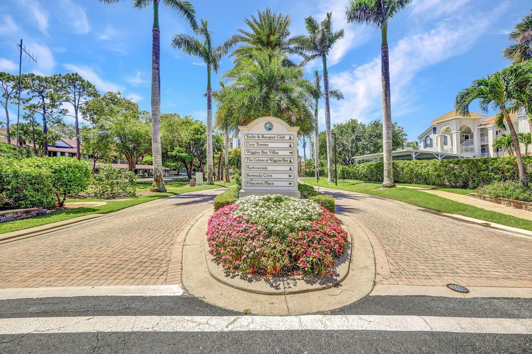 360 Horse Creek Dr #307, Naples, FL 34110