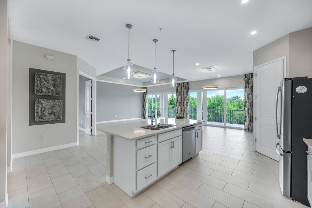 172 Indies Dr E #201, Naples, FL 34114