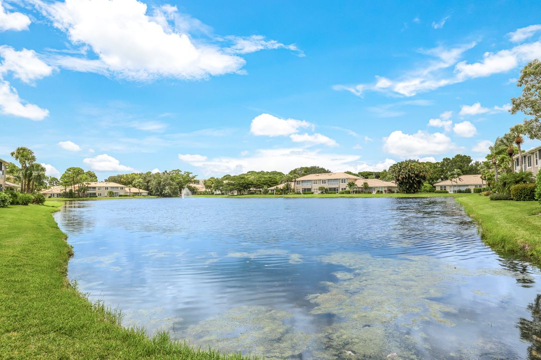 410 Emerald Bay Cir #D5, Naples, FL 34110