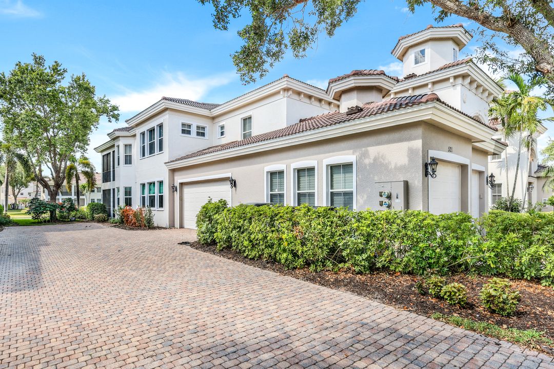 521 Avellino Isles Cir, Naples, FL 34119