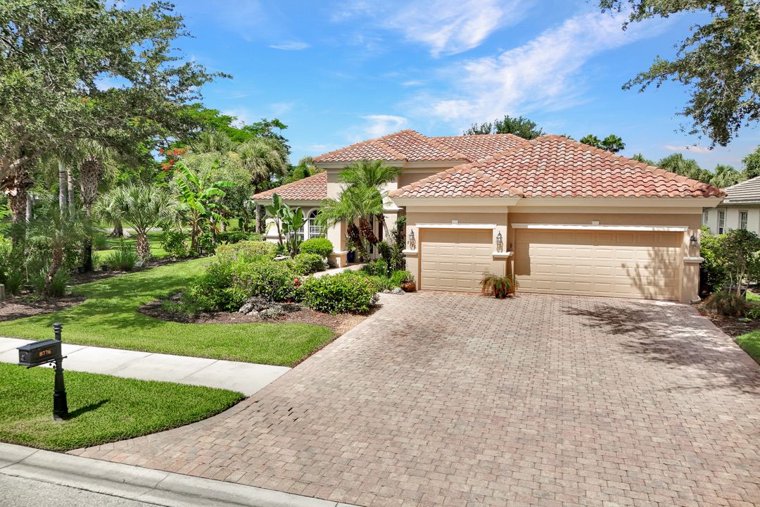 8776 Hideaway Harbor Ct, Naples, FL 34120