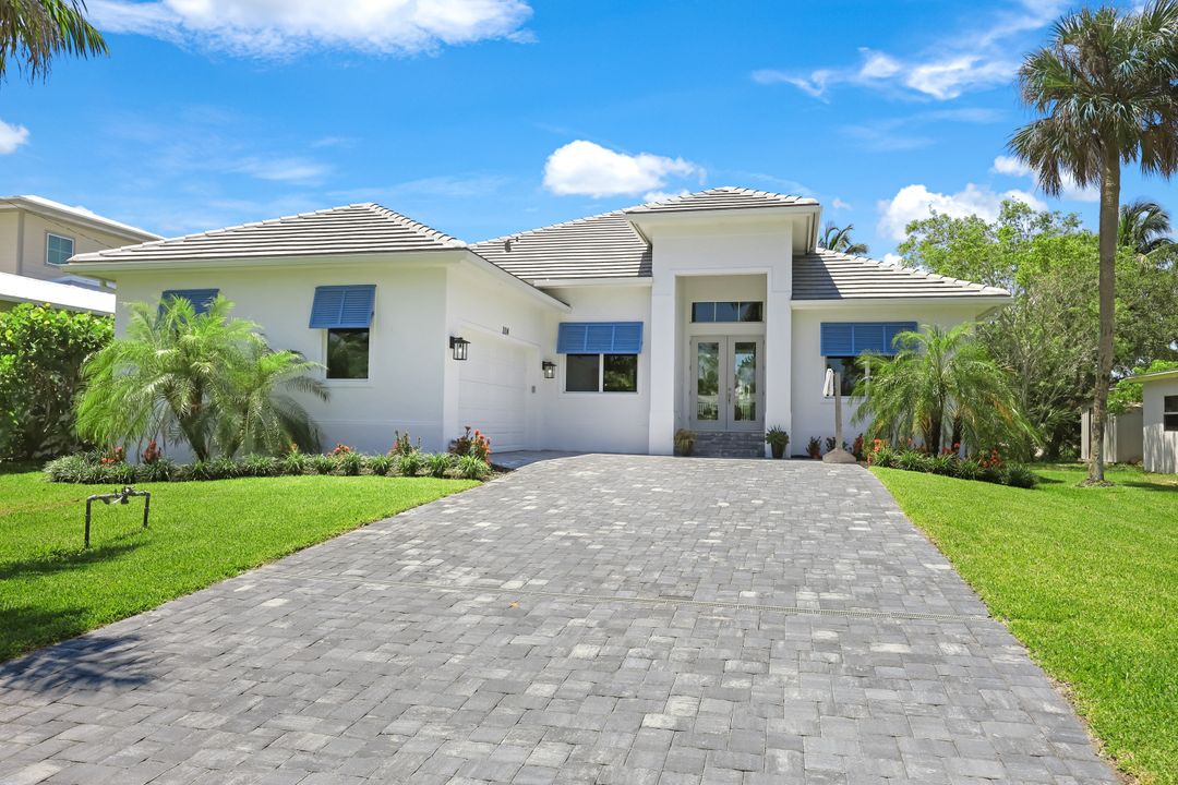 1114 6th Ln N, Naples, FL 34102