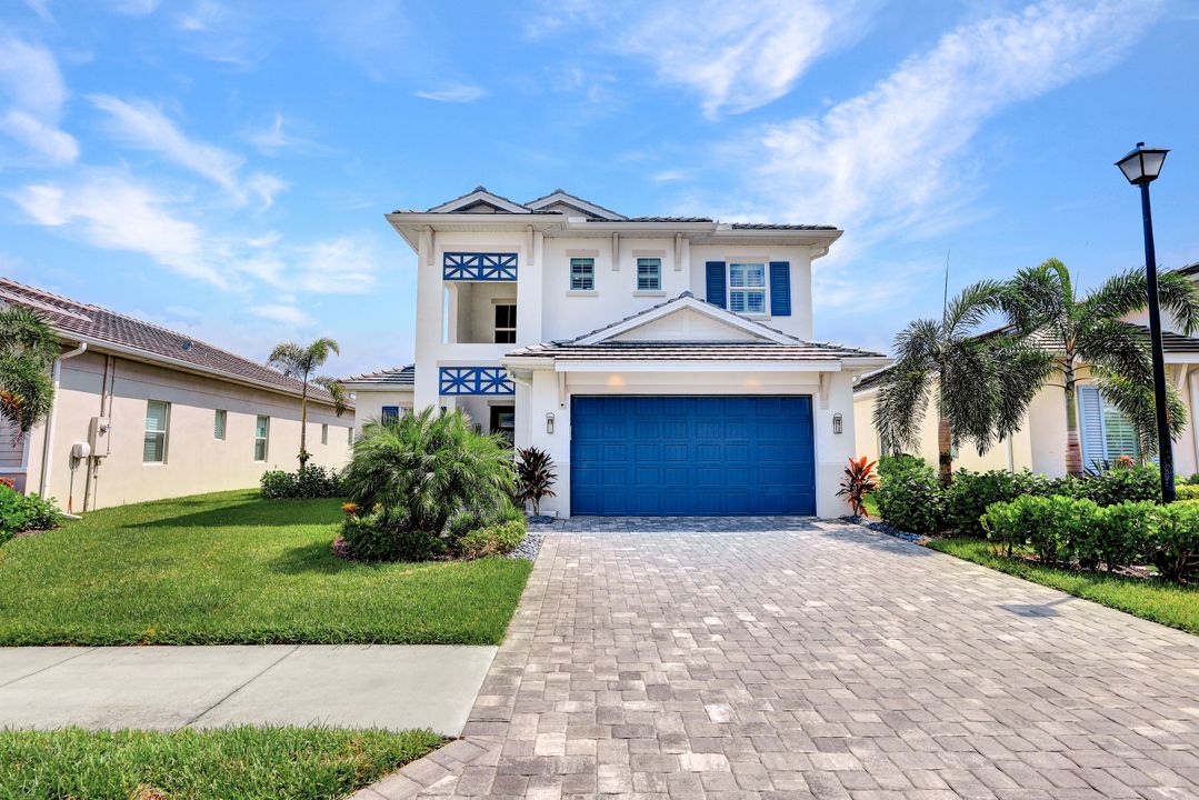 9074 Montserrat Dr, Naples, FL 34114