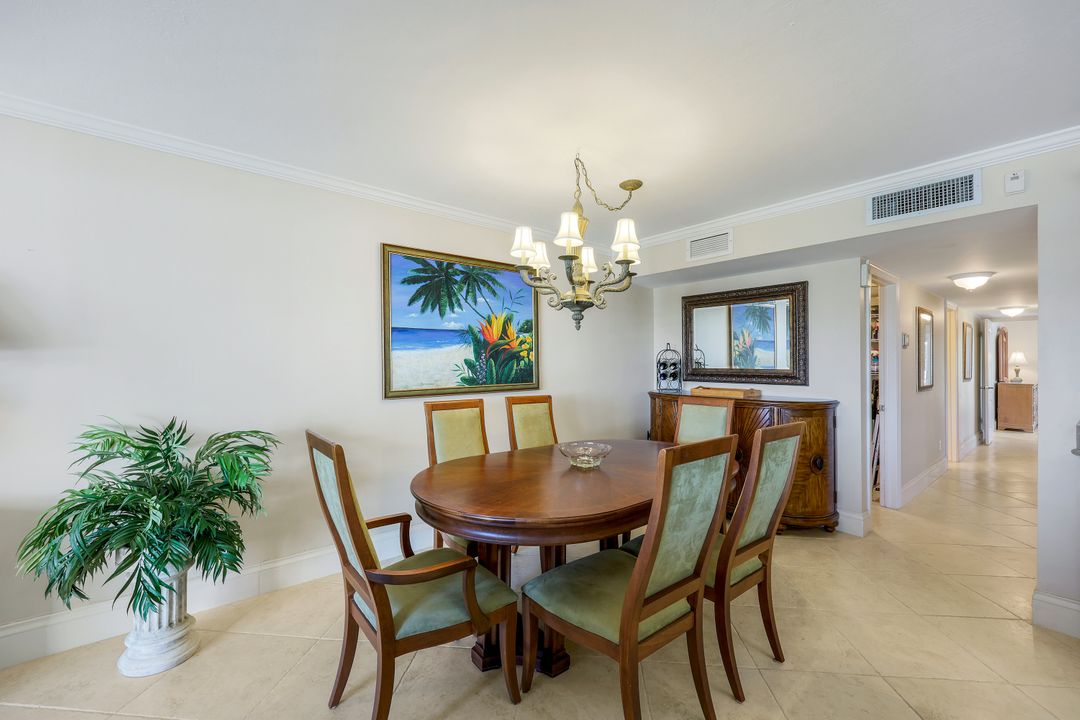 2900 Gulf Shore Blvd N #207, Naples, FL 34103