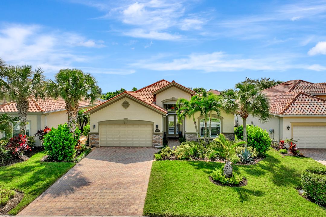 9423 Quarry Dr, Naples, FL 34120