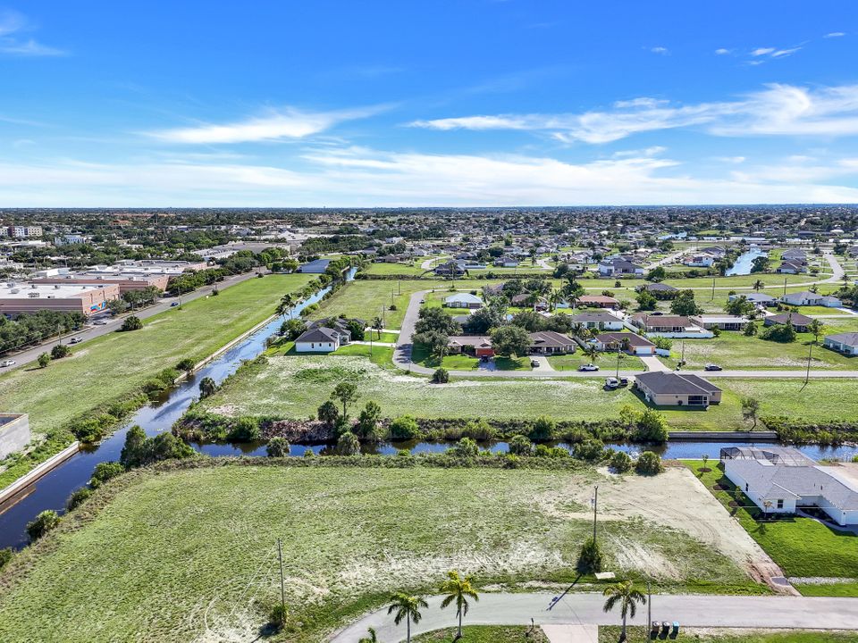 1202 NE 19th Pl, Cape Coral, FL 33909