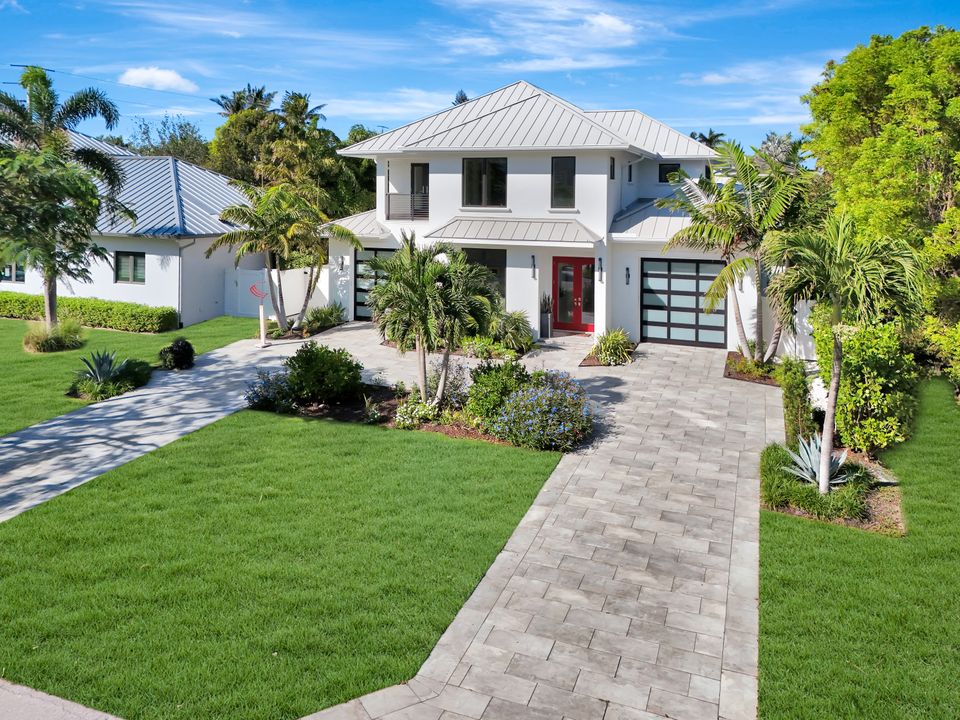 739 5th Ave N, Naples, FL 34102