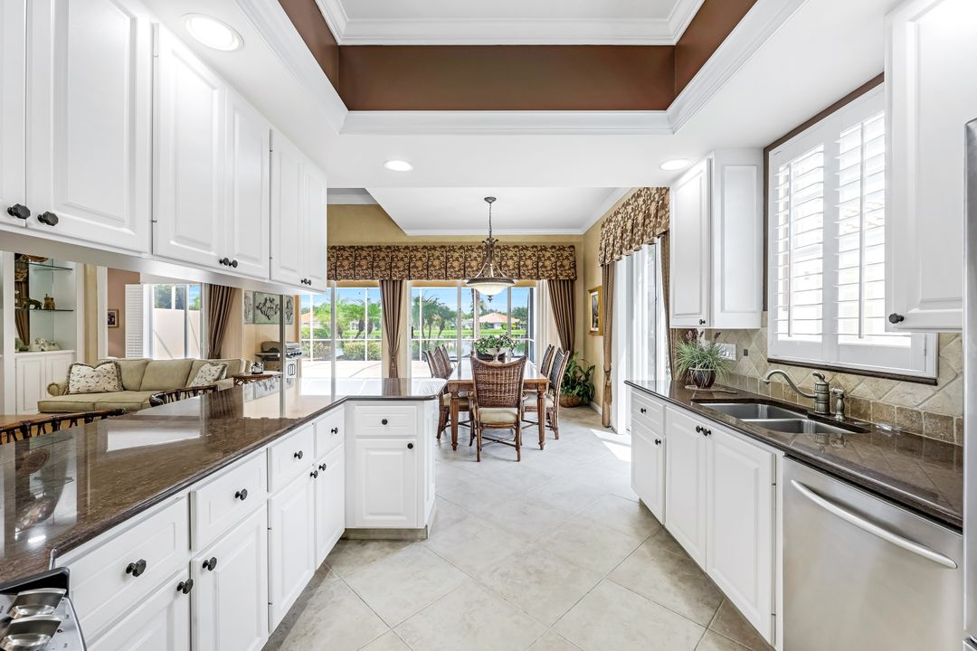 5449 Freeport Ln, Naples, FL 34119