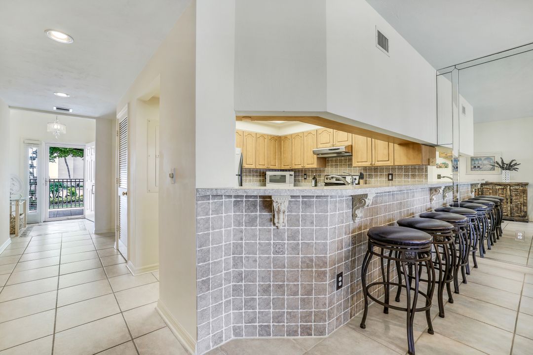 9380 Gulf Shore Dr #102, Naples, FL 34108