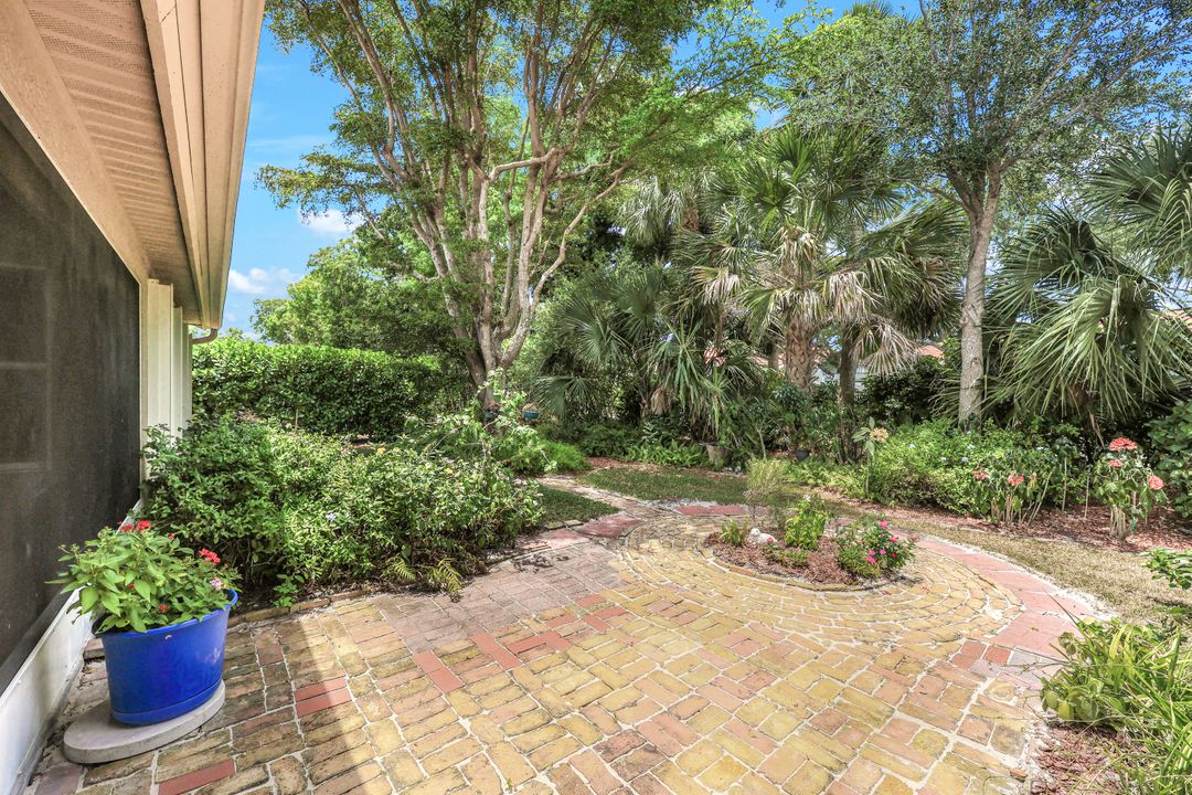 7661 Citrus Hill Ln, Naples, FL 34109