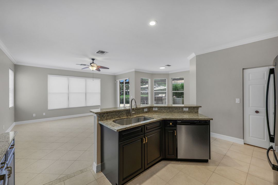 1913 Isla De Palma Cir, Naples, FL 34119