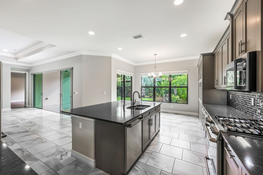 4609 Azalea Dr, Naples, FL 34119