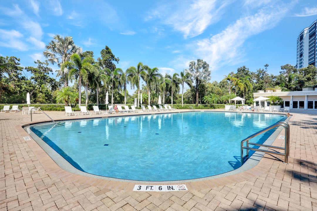 7117 Pelican Bay Blvd #1604, Naples, FL 34108