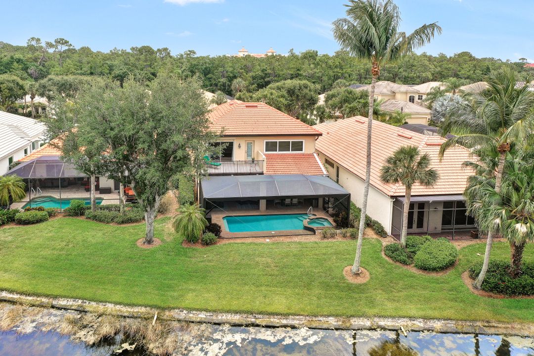 9231 Troon Lakes Dr, Naples, FL 34109