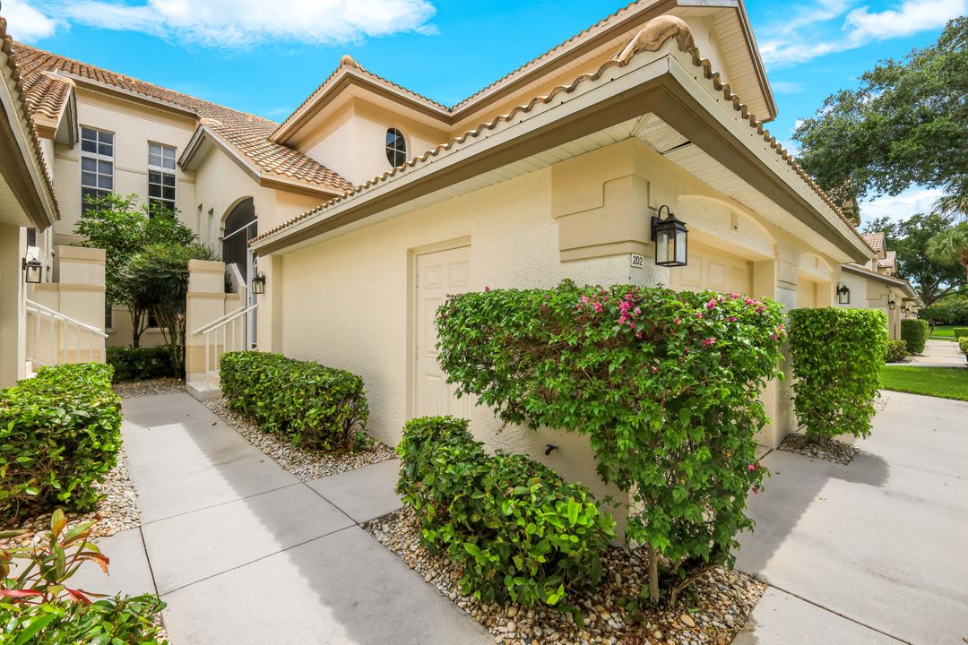 7774 Gardner Dr #202, Naples, FL 34109