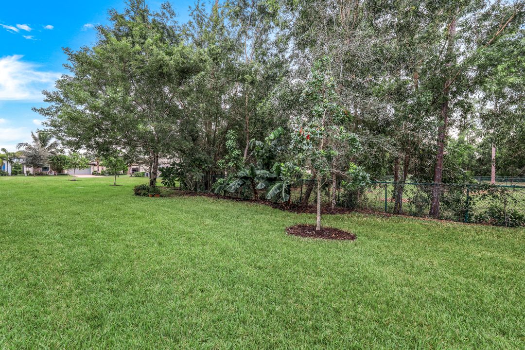 9431 Foxglove Ln, Naples, FL 34120