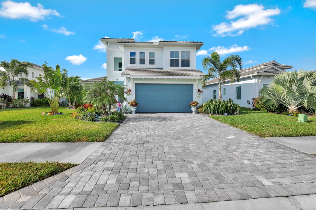 9055 Montserrat Dr, Naples, FL 34114