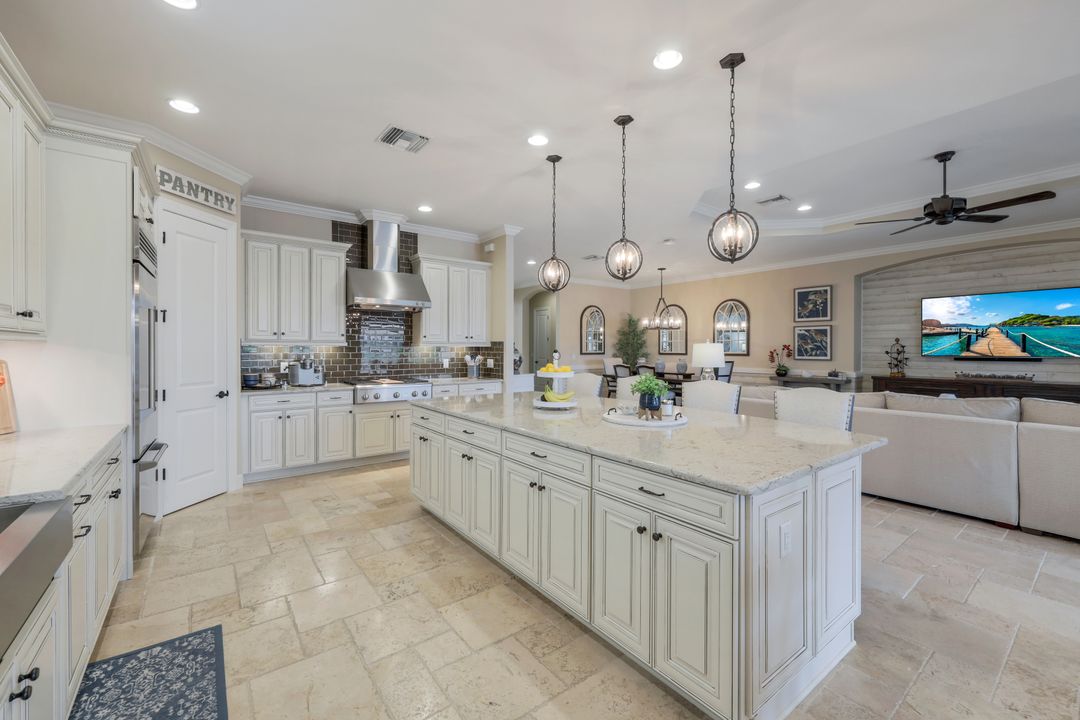 9484 Livorno Ct, Naples, FL 34119