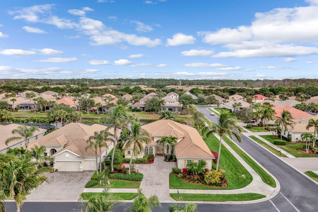 15948 Paseo Ln, Naples, FL 34110