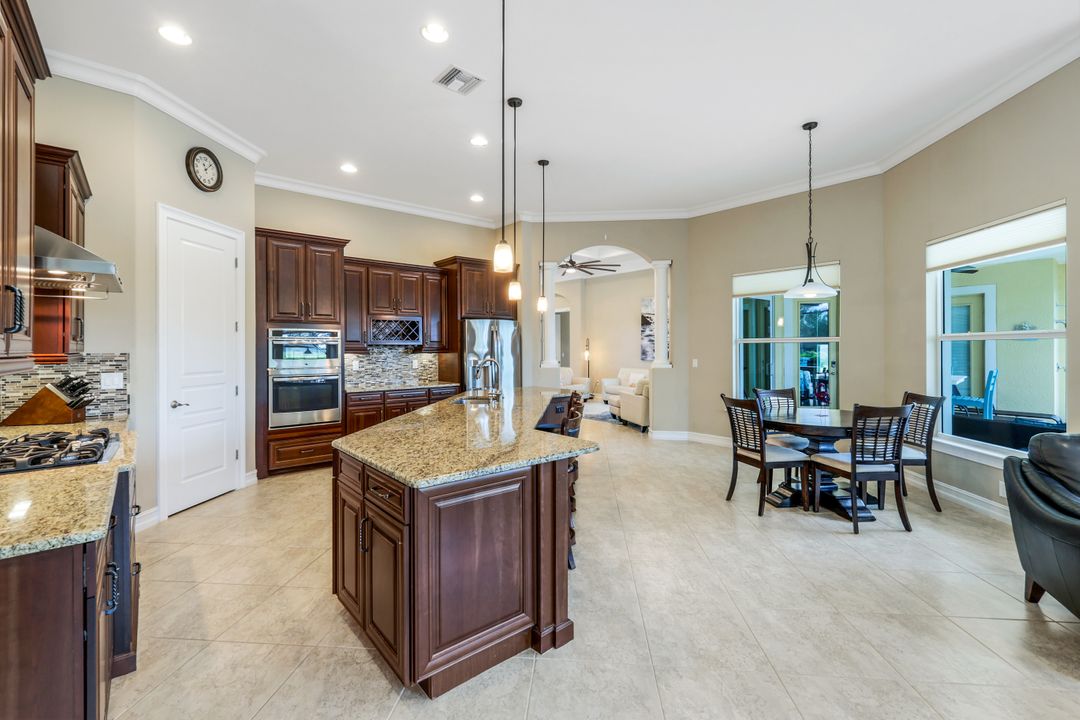 9337 Campanile Cir, Naples, FL 34114