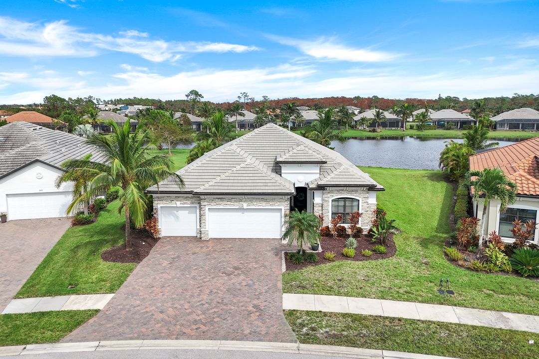 2067 Antigua Ln, Naples, FL 34120