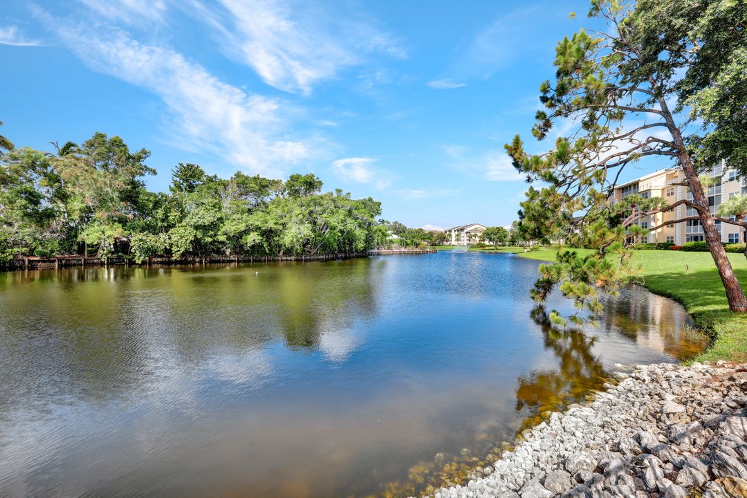 523 Club Side Dr, Naples, FL 34110