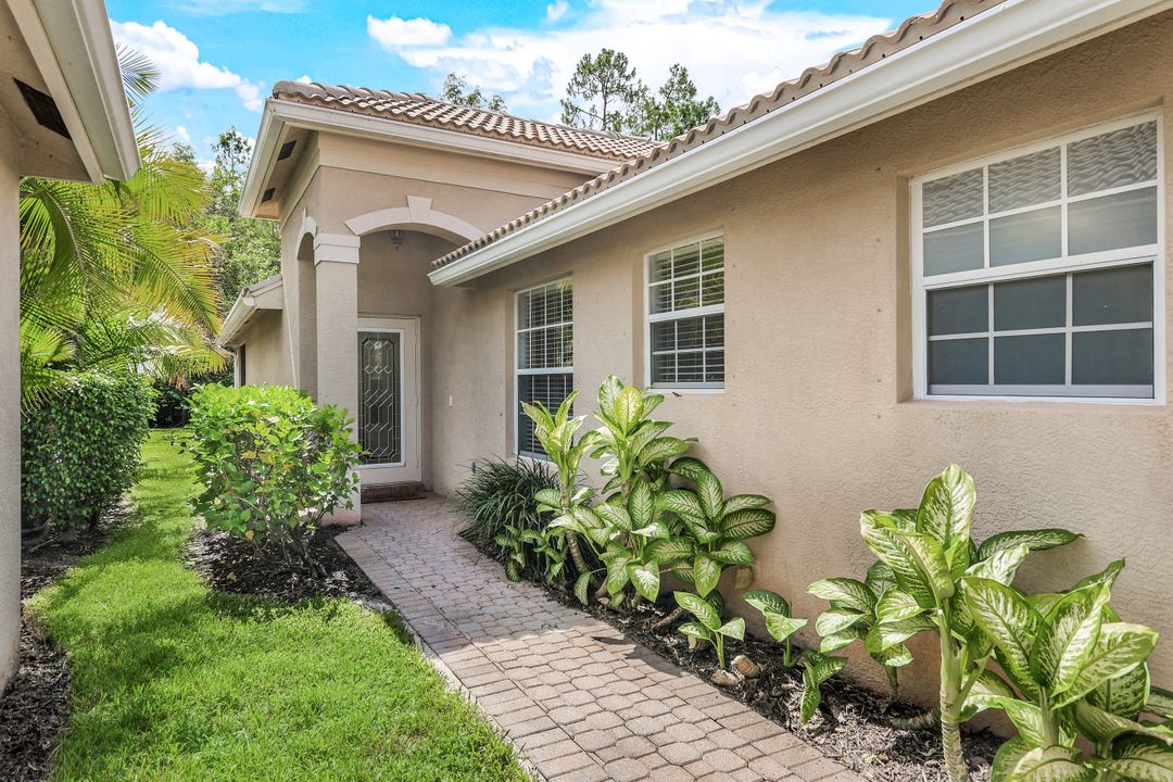 1296 Barrigona Ct, Naples, FL 34119