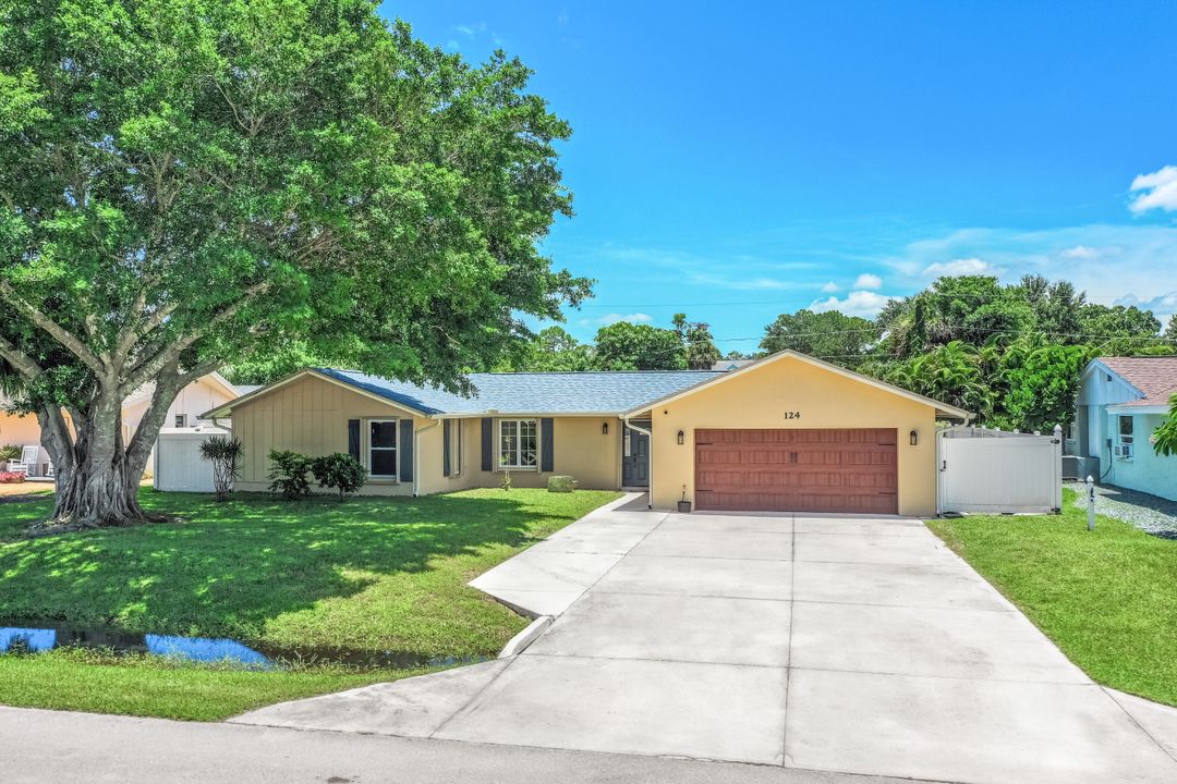 124 Flame Vine Dr, Naples, FL 34110