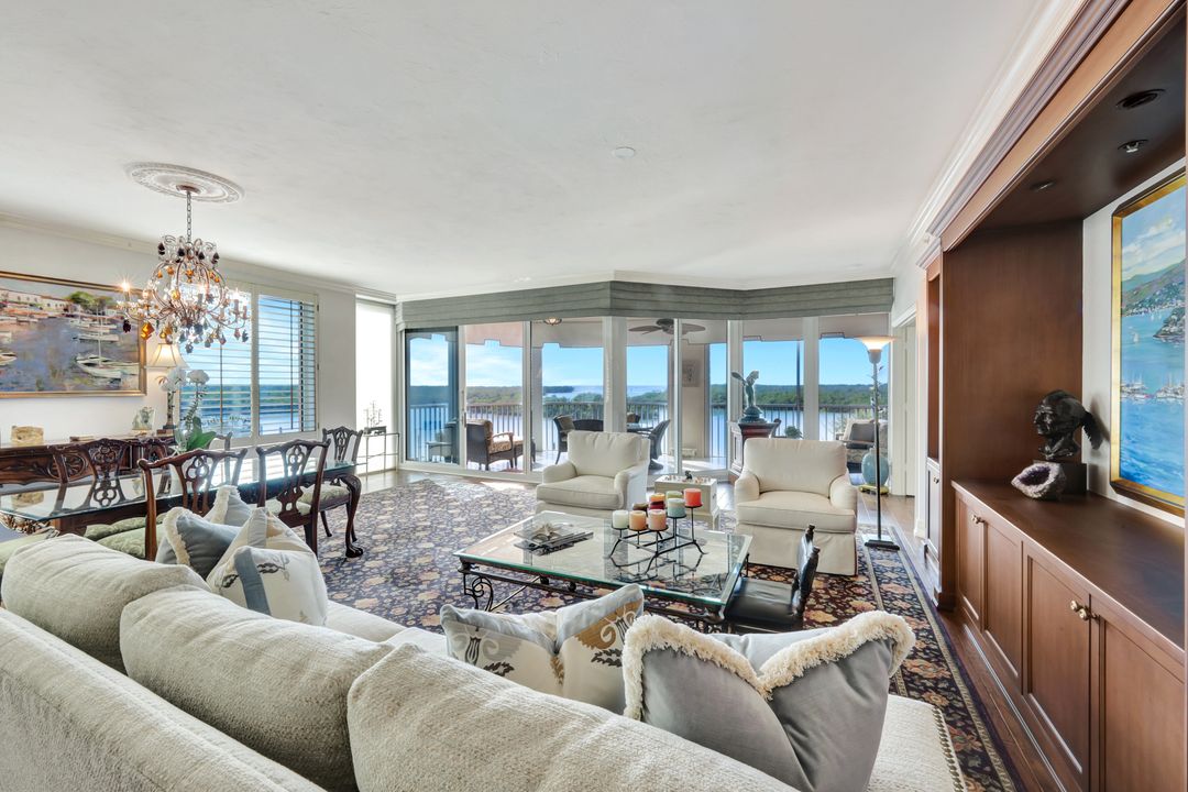 435 Dockside Dr #401, Naples, FL 34110