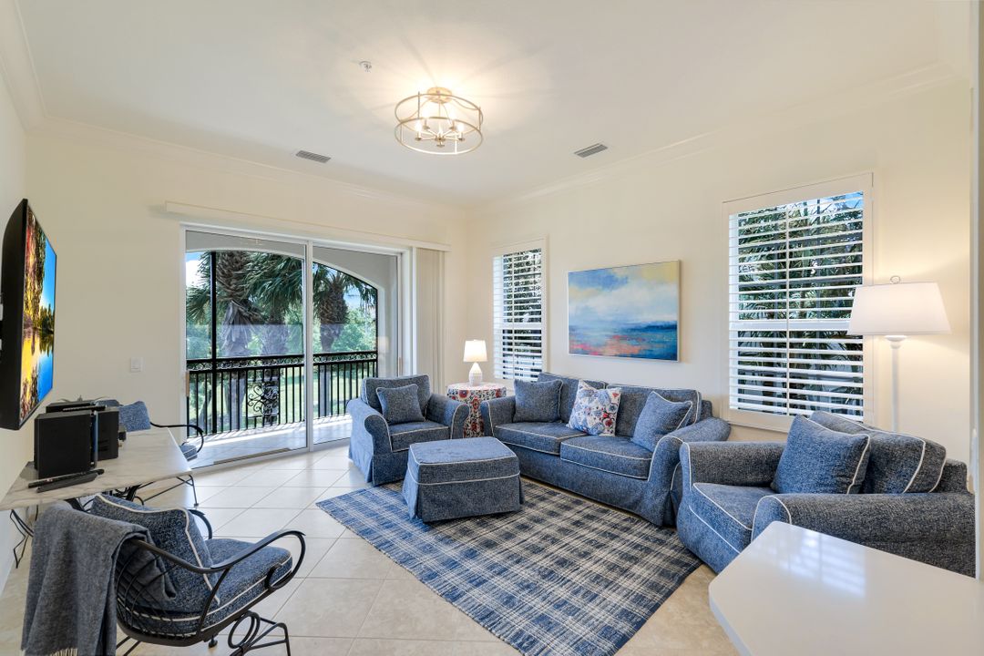 3176 Serena Ln #202, Naples, FL 34114