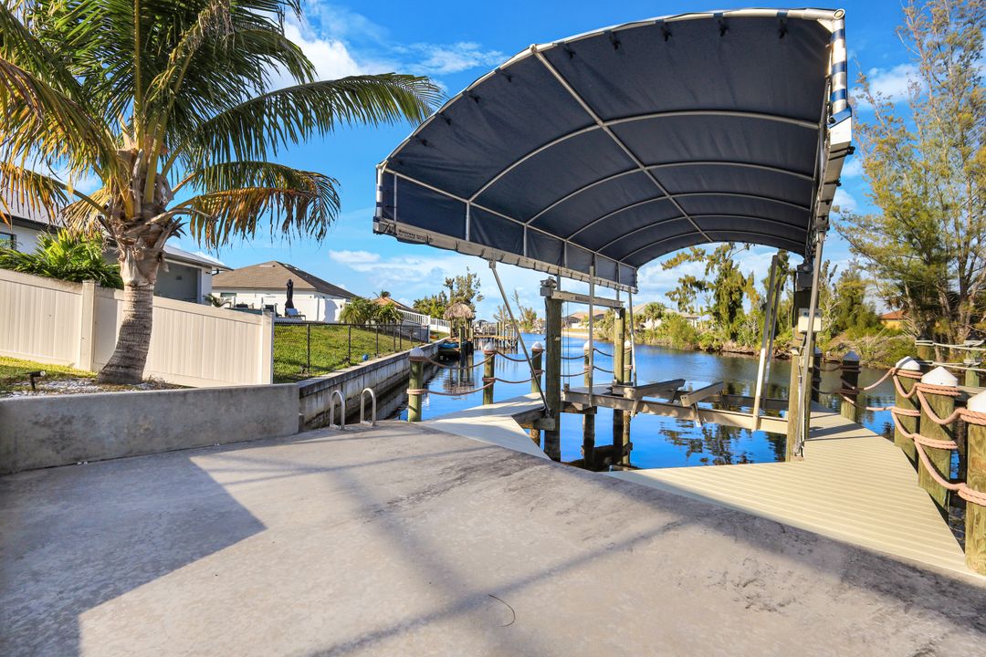 3915 Gulfstream Pkwy, Cape Coral, FL 33993