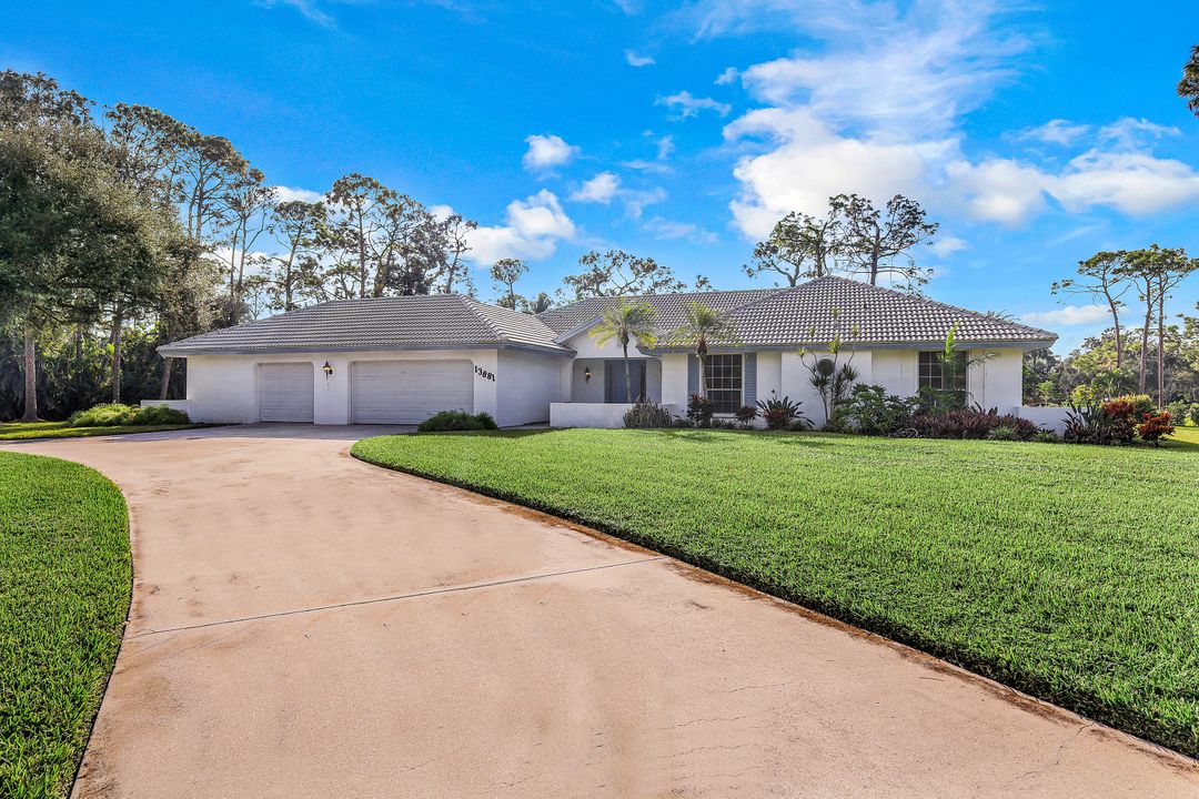 13881 Pine Villa Ln, Fort Myers, FL 33912