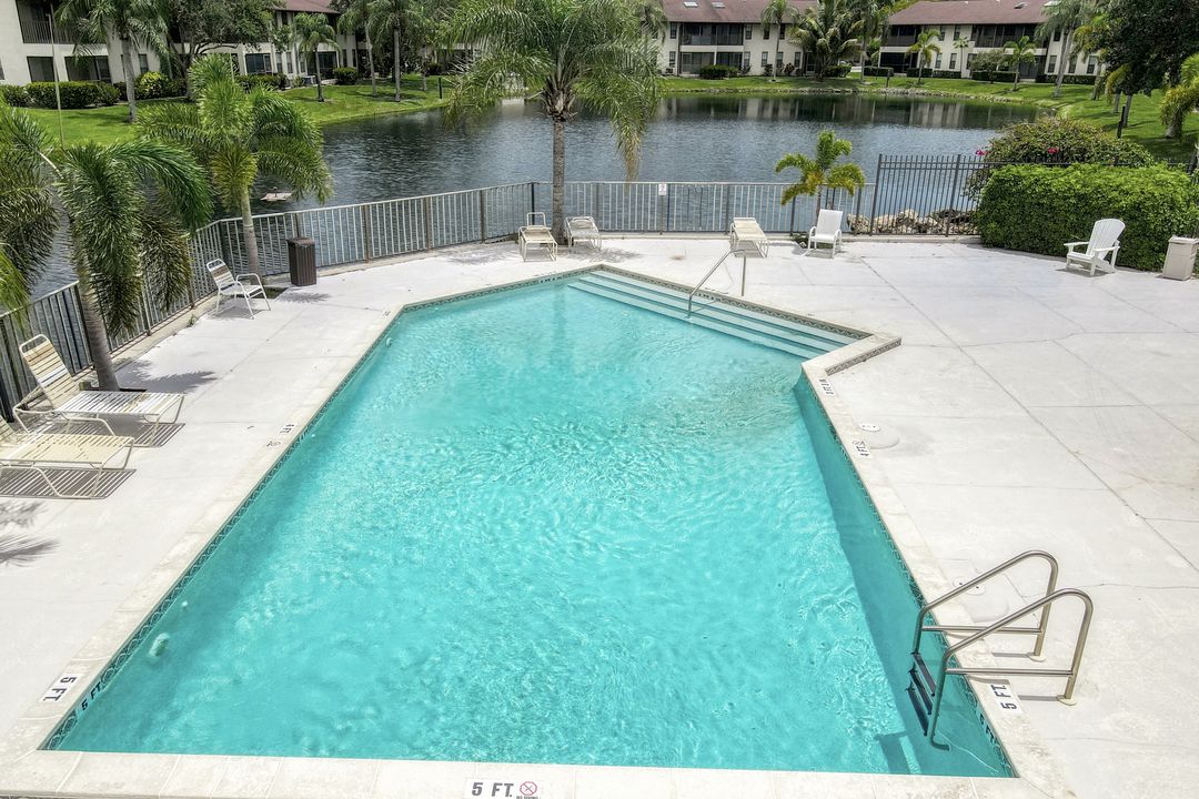 5287 Treetops Dr #105, Naples, FL 34113