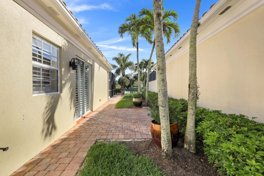 5974 Bermuda Ln, Naples, FL 34119