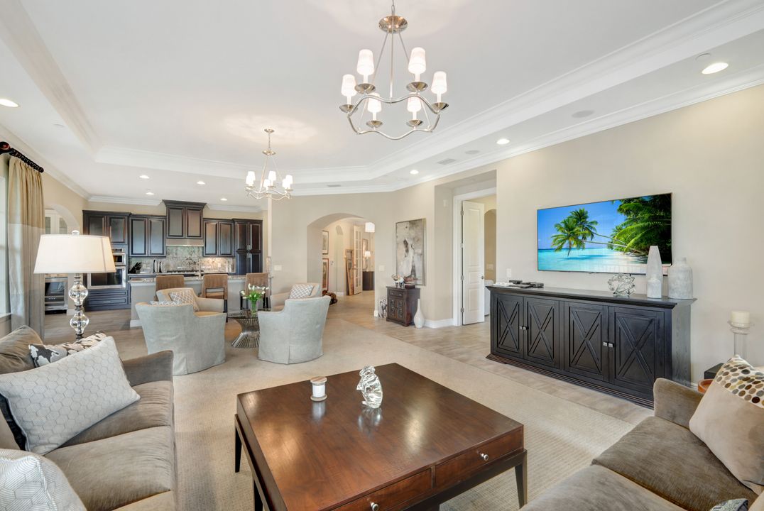 2751 Tiburon Blvd E #302, Naples, FL 34109