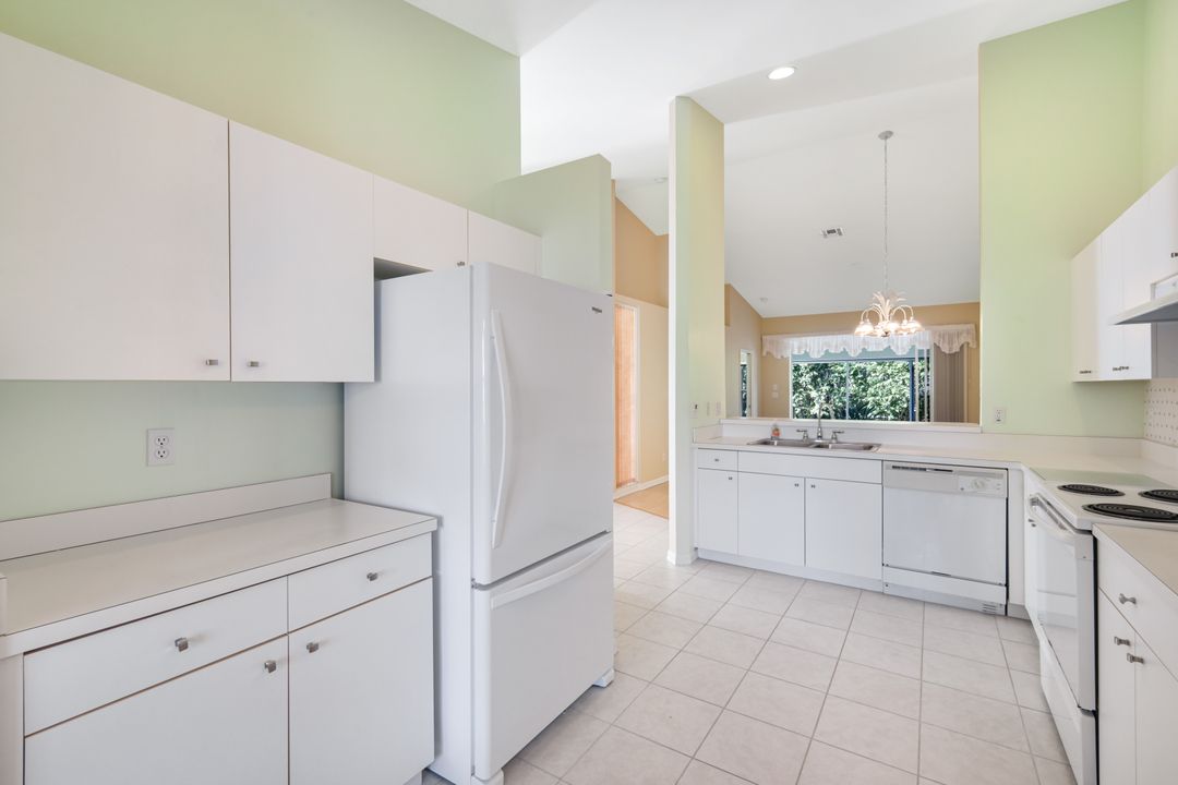 5485 Whitten Dr, Naples, FL 34104