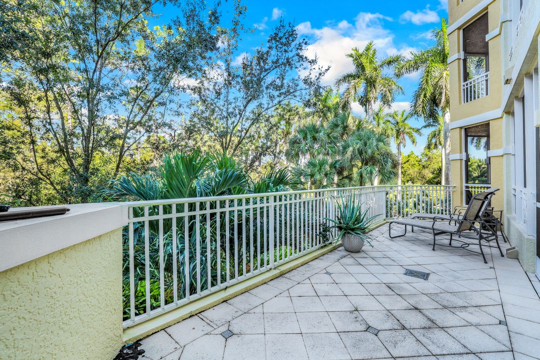 2728 Tiburon Blvd E, Naples, FL 34109